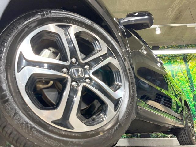 �y����17�C���`�A���~�z�C�[���z�O�ςɃ}�b�`���������A���~�z�C�[���𑕒����Ă���܂��B�e��ЊO�A���~�z�C�[����A�X�^�b�h���X�^�C�����戵�����Ă���܂��B���񂲑��k����������