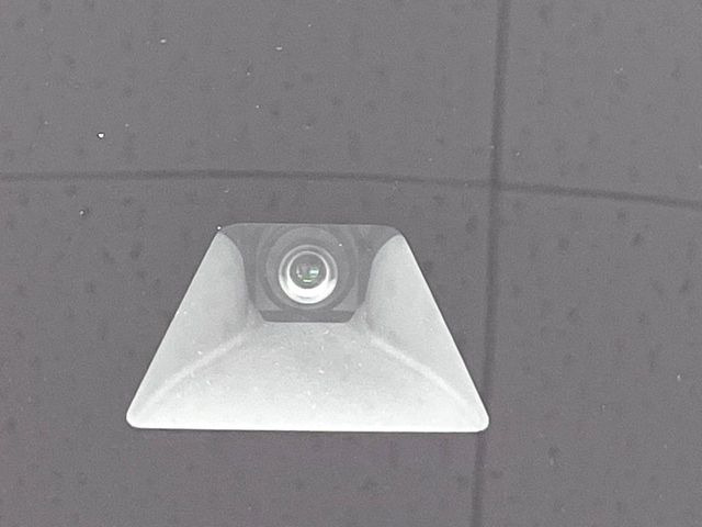 【インテリジェントエマージェンシーブレーキ】フロントカメラで前方の車両や歩行者を検知。衝突しそうな時は衝突被害軽減ブレーキが作動、衝突回避をサポート。より安全にドライブをお楽しみいただけます。