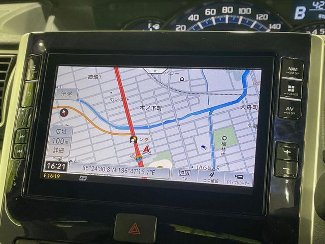 【純正8インチナビ】人気の純正ナビを装備しております。ナビの使いやすさはもちろん、オーディオ機能も充実!キャンプや旅行はもちろん、通勤や買い物など普段のドライブも楽しくなるはず♪