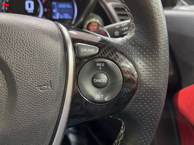 【クルーズコントロール】高速道路もラクラク走行。アクセルを離しても一定速度で走行ができ、長距離運転時の負担を軽減!加速・減速も簡単なスイッチ操作で調整できます。