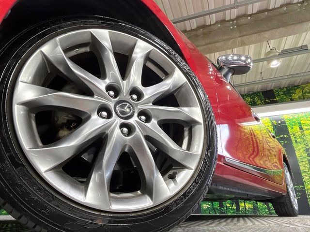 【純正18インチアルミホイール】外観にマッチした純正アルミホイールを装着しております。各種社外アルミホイールや、スタッドレスタイヤも取扱いしております。是非ご相談ください♪