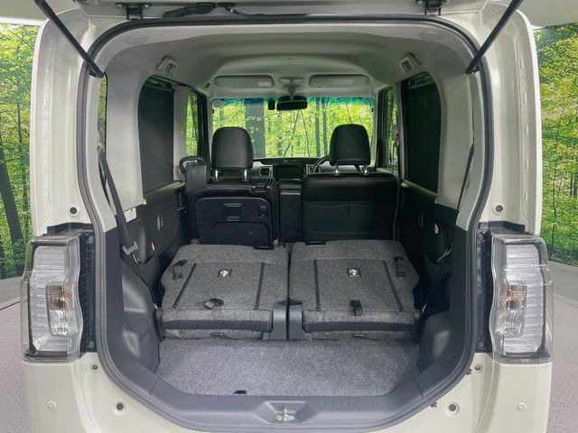 後席を格納すると、これだけの広さが!シーンに合わせたシートアレンジで、大きな荷物も積むことが出来ます♪