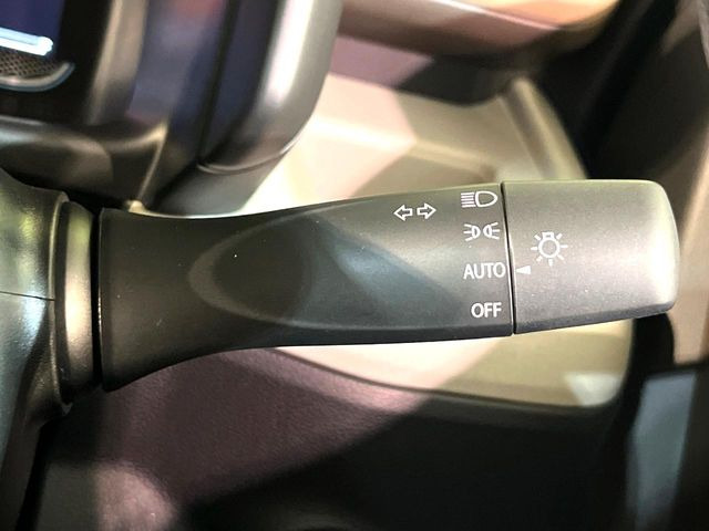 �y�I�[�g���C�g�z����̖��邳�ɉ����Ď����Ńw�b�h���C�g�̓_���E�������ł���@�\�ł�!���C�g�̕t���Y��E�����Y��Ȃǂ������Ȃ�A�J�̓���[���̑��s�����S!�g���l���ʉߎ����֗��ł��ˁ�