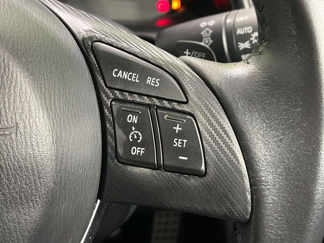 【クルーズコントロール】高速道路もラクラク走行。アクセルを離しても一定速度で走行ができ、長距離運転時の負担を軽減!加速・減速も簡単なスイッチ操作で調整できます。