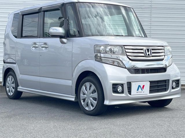 高透明度のガラス皮膜で撥水はもちろん、上質なツヤ・光沢を実現。紫外線や酸性雨から大切な愛車を保護し、色あせ・劣化を防止。「弾スプラッシュコート」、「弾プリミッサコート」からお選びいただけます。