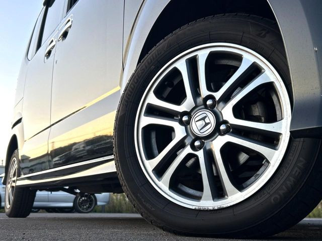 �y����14�C���`�A���~�z�C�[���z�O�ςɃ}�b�`���������A���~�z�C�[���𑕒����Ă���܂��B�e��ЊO�A���~�z�C�[����A�X�^�b�h���X�^�C�����戵�����Ă���܂��B���񂲑��k����������