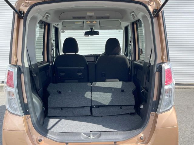 後席を格納すると、これだけの広さが!シーンに合わせたシートアレンジで、大きな荷物も積むことが出来ます♪