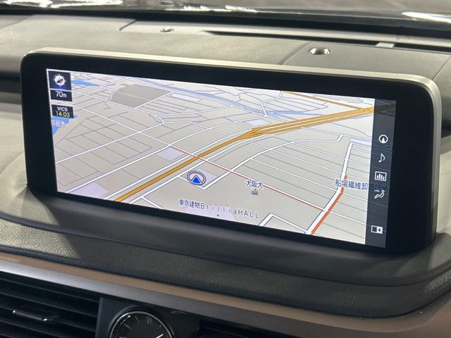 【12.3インチワイドナビ】高級感とインパクトのある大型ワイドナビを装備。各種オーディオ操作はもちろん、横長ワイド画面でのマップ2分割表示など、利便性も高いナビです♪