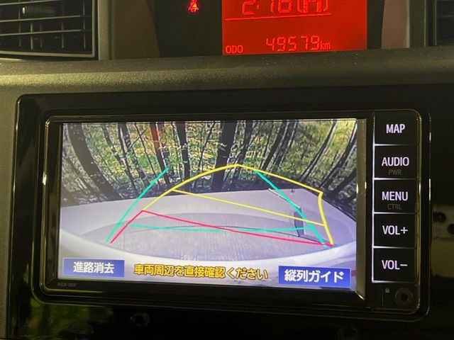 【バックカメラ】駐車時に後方がリアルタイム映像で確認できます。大型商業施設や立体駐車場での駐車時や、夜間のバック時に大活躍!運転スキルに関わらず、今や必須となった装備のひとつです!