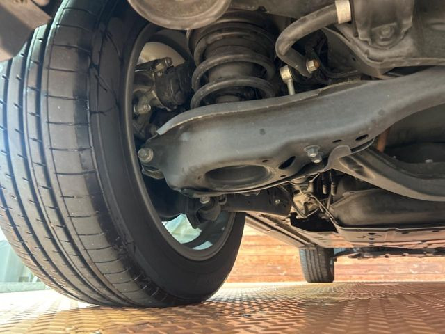 お車を安心してお乗りいただく為には、足回りの定期点検が欠かせません。サービスサポート(有償保証)では無料点検もご提供しており、安心のカーライフをお過ごしいただけるサポート体制が整っています。