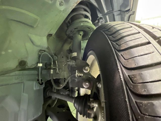 お車を安心してお乗りいただく為には、足回りの定期点検が欠かせません。サービスサポート(有償保証)では無料点検もご提供しており、安心のカーライフをお過ごしいただけるサポート体制が整っています。