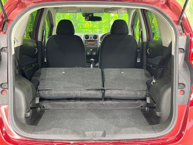 後席を格納すると、これだけの広さが!シーンに合わせたシートアレンジで、大きな荷物も積むことが出来ます♪