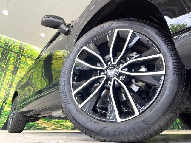 �y����18�C���`�A���~�z�C�[���z�O�ςɃ}�b�`���������A���~�z�C�[���𑕒����Ă���܂��B�e��ЊO�A���~�z�C�[����A�X�^�b�h���X�^�C�����戵�����Ă���܂��B���񂲑��k����������