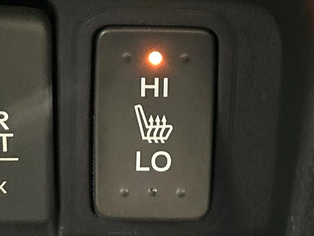 【シートヒーター】寒い日に重宝するシートヒーター!エアコンより早く温まってくれるので寒がりの人も安心ですね♪エアコンの温風は乾燥するから苦手、という方にもをおすすめです。