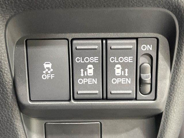 �y�����p���[�X���C�h�h�A�z�X�}�[�g�L�[��^�]�Ȃ̃X�C�b�`�Ō�ȗ����X���C�h�h�A�̊J���\���d��������͂����ăh�A���J����K�v�������A�����Ȃ��q�l�ł��ȒP�ɊJ���߂ł����K�ł���