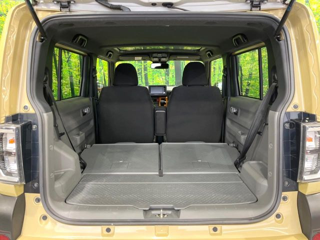 ���i�̂���������ʋ΁A���}���ɏ\���ȉ׎��X�y�[�X���m�ۂ��Ă���܂��B�Z�J���h�V�[�g��|���ƁA�傫�ȉו��̐ύڂ��\�ł���