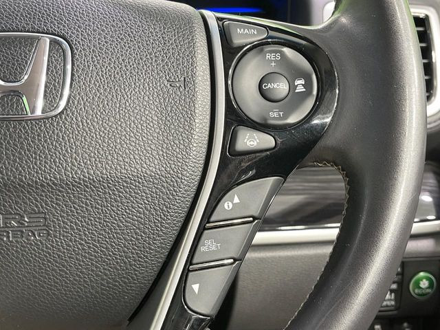 【アダプティブクルーズコントロール】高速道路での長距離走行が楽に!!自動で速度を保つクルーズコントロールが、衝突軽減システムと連携し、前方の車両を感知して車間を保つように速度調節してくれます!!