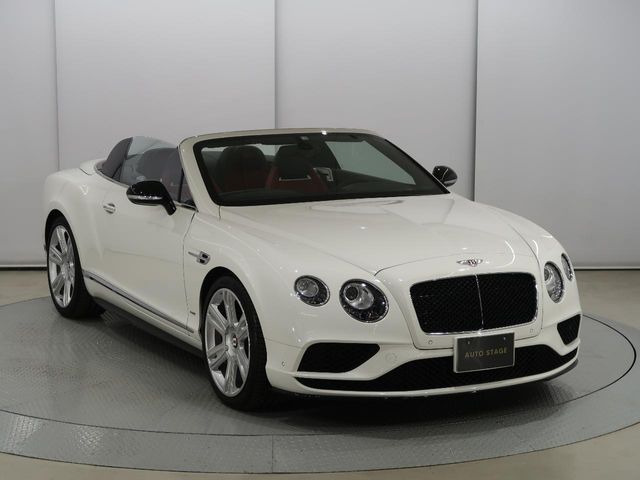 ネクステージでは国産販売店、輸入車販売店、輸入車正規ディーラー、買取店等様々なチャンネルの店舗から皆様のカーライフをご提案、ご提供させていただく事が可能です。