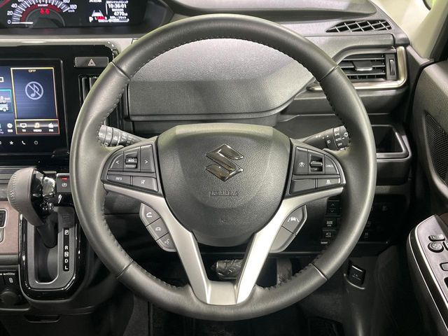 【純正革巻きステアリング】上質な革を使用することで、手にしっかり馴染みとても運転しやすいハンドルです♪