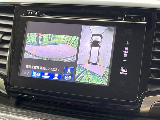 【マルチビューカメラシステム】専用のカメラにより、上から見下ろしたような視点で360度クルマの周囲を確認することができます☆死角部分も確認しやすく、狭い場所での切り返しや駐車もスムーズに行えます。