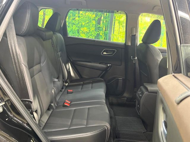 後部座席も気になるようなキズ・汚れやへたり等、大きなダメージはなく、良好な状態です。