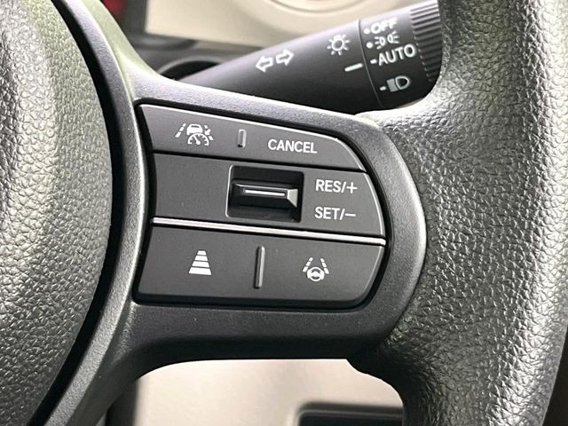 【アダプティブクルーズコントロール】高速道路での長距離走行が楽に!!自動で速度を保つクルーズコントロールが、衝突軽減システムと連携し、前方の車両を感知して車間を保つように速度調節してくれます!!