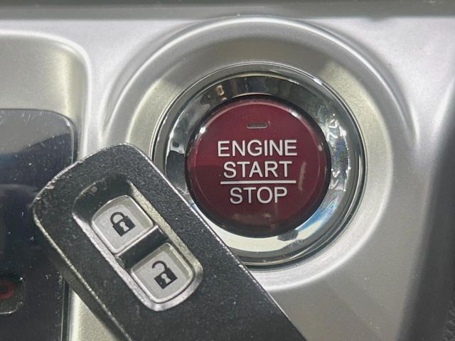 �yHonda�X�}�[�g�L�[�z�J�o����|�P�b�g�ɓ��ꂽ�܂܂ł��h�A�̎{���E�������\�ȃX�}�[�g�L�[�𑕔��B�G���W���̃I���E�I�t�����J�M�����o���K�v����������Ƃ��Ă��֗��ł���