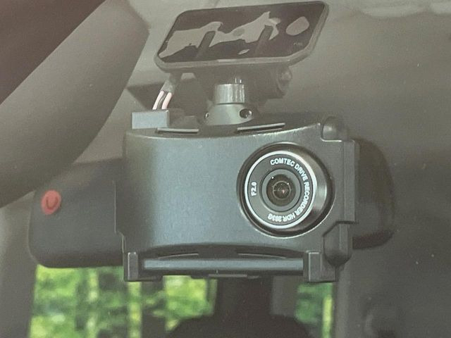 【ドライブレコーダー】安心・安全なカーライフに必須のドライブレコーダーを装備!走行中はもちろん、あおり運転や事故に遭遇した際の状況も映像で記録し、万一のリスクに備えます。