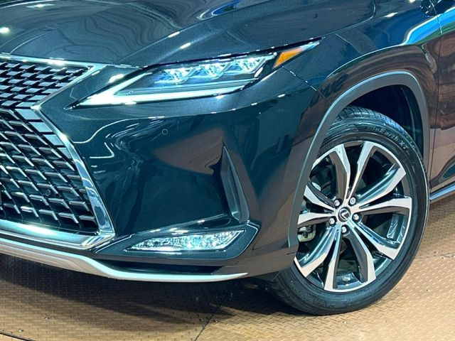 【三眼LEDヘッドライト】スタイリッシュな見た目の三眼LEDヘッドライトを装備♪スタイルだけでなく、夜間の走行も視界良好で安心してお乗りいただけます。