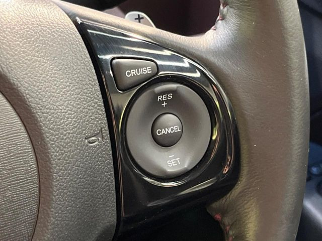 【クルーズコントロール】高速道路もラクラク走行。アクセルを離しても一定速度で走行ができ、長距離運転時の負担を軽減!加速・減速も簡単なスイッチ操作で調整できます。