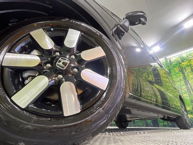 �y����15�C���`�A���~�z�C�[���z�O�ςɃ}�b�`���������A���~�z�C�[���𑕒����Ă���܂��B�e��ЊO�A���~�z�C�[����A�X�^�b�h���X�^�C�����戵�����Ă���܂��B���񂲑��k����������