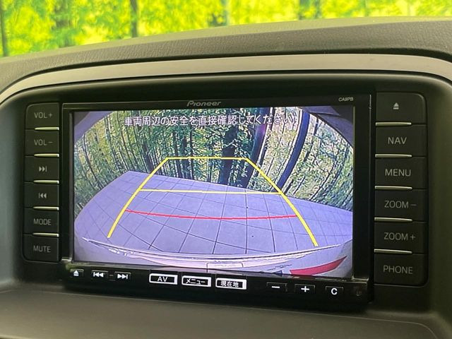 【バックカメラ】駐車時に後方がリアルタイム映像で確認できます。大型商業施設や立体駐車場での駐車時や、夜間のバック時に大活躍!運転スキルに関わらず、今や必須となった装備のひとつです!