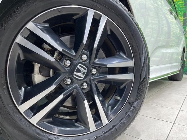 【純正17インチアルミホイール】外観にマッチした純正アルミホイールを装着しております。各種社外アルミホイールや、スタッドレスタイヤも取扱いしております。是非ご相談ください♪