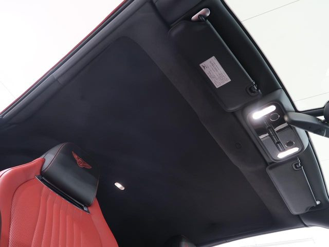 天井内張の状態も良く、シミ・汚れなどありません。またタバコ臭やペット臭等も感じられませんので、快適にお使いいただけます。