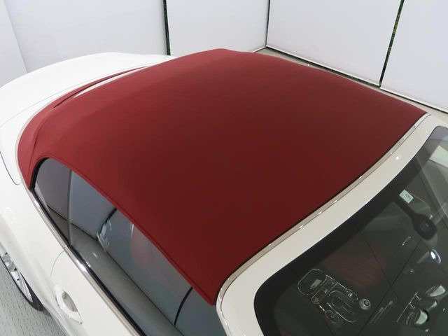 幌の状態も良く、シミ・汚れなどありません。また車内はタバコ臭やペット臭等も感じられませんので、快適にお使いいただけます。