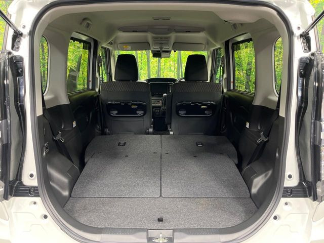後席を格納すると、これだけの広さが!シーンに合わせたシートアレンジで、大きな荷物も積むことが出来ます♪