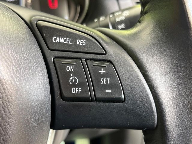 【クルーズコントロール】高速道路もラクラク走行。アクセルを離しても一定速度で走行ができ、長距離運転時の負担を軽減!加速・減速も簡単なスイッチ操作で調整できます。