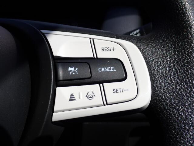 �y�N���[�Y�R���g���[���z�������H�ł̒��������s���y�Ɂ�A�N�Z���y�_���𓥂܂��Ɏԑ������ɕۂ��Ƃ��\�ł��B�O���̎ԗ������m���ĎԊԂ�ۂ悤�ɑ��x���߂��Ă���܂�!!