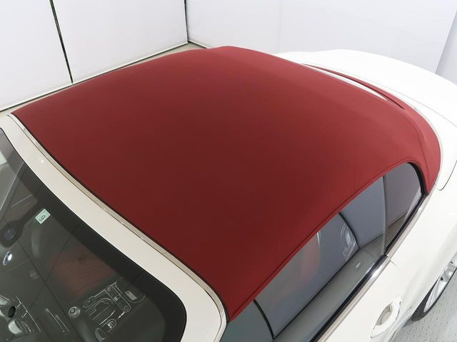 幌の状態も良く、シミ・汚れなどありません。また車内はタバコ臭やペット臭等も感じられませんので、快適にお使いいただけます。