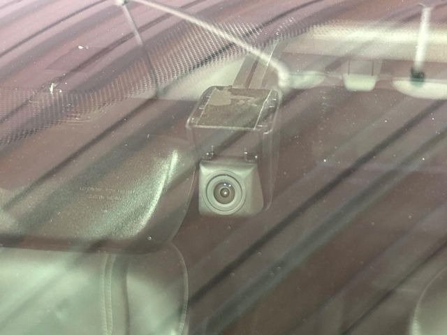 【ドライブレコーダー】安心・安全なカーライフに必須のドライブレコーダーを装備!走行中はもちろん、あおり運転や事故に遭遇した際の状況も映像で記録し、万一のリスクに備えます。