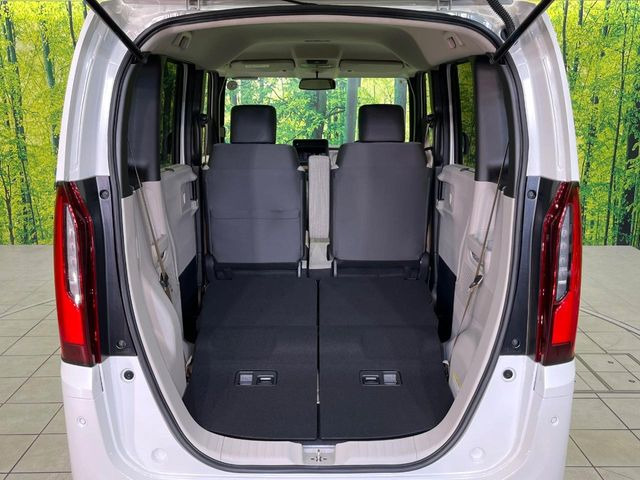 普段のお買い物や通勤、送迎等に十分な荷室スペースを確保しております。セカンドシートを倒すと、大きな荷物の積載も可能です♪