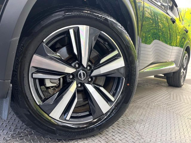 【純正19インチアルミホイール】外観にマッチした純正アルミホイールを装着しております。各種社外アルミホイールや、スタッドレスタイヤも取扱いしております。是非ご相談ください♪