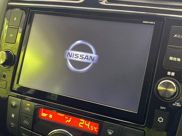 【純正ナビ】人気の純正ナビを装備しております。ナビの使いやすさはもちろん、オーディオ機能も充実!キャンプや旅行はもちろん、通勤や買い物など普段のドライブも楽しくなるはず♪