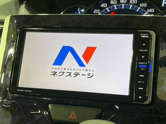 【純正ナビ】人気の純正ナビを装備しております。ナビの使いやすさはもちろん、オーディオ機能も充実!キャンプや旅行はもちろん、通勤や買い物など普段のドライブも楽しくなるはず♪