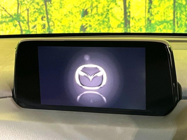 【純正ナビ】人気の純正ナビを装備しております。ナビの使いやすさはもちろん、オーディオ機能も充実!キャンプや旅行はもちろん、通勤や買い物など普段のドライブも楽しくなるはず♪