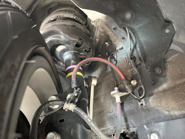 お車を安心してお乗りいただく為には、足回りの定期点検が欠かせません。サービスサポート(有償保証)では無料点検もご提供しており、安心のカーライフをお過ごしいただけるサポート体制が整っています。