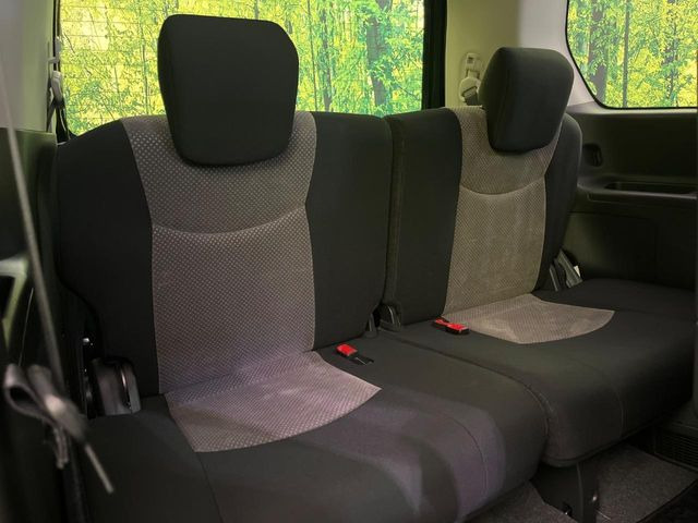 3列目シートはもちろん状態良好☆大人でもゆったりと座って頂けますので、大人数でのお出かけもラクラクです♪ご家族で、気の知れた仲間で、ドライブに行くのが楽しみですね♪