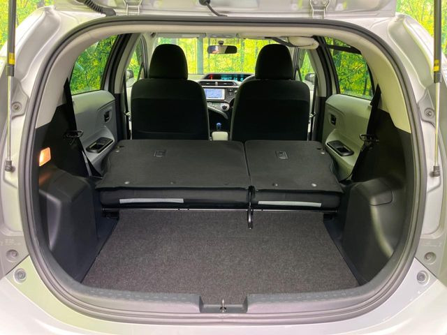 後席を格納すると、これだけの広さが!シーンに合わせたシートアレンジで、大きな荷物も積むことが出来ます♪