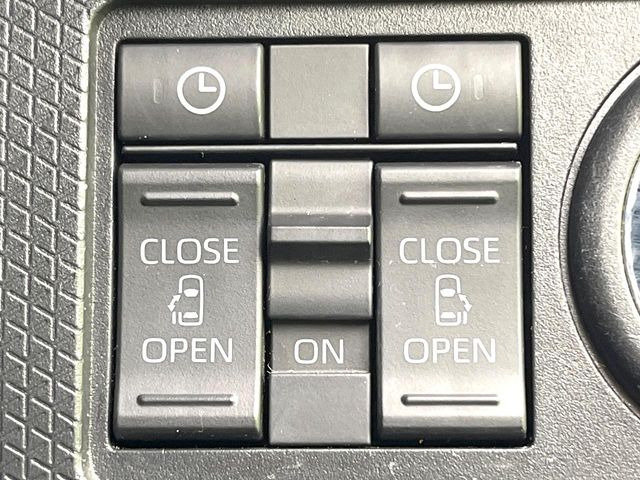 【両側パワースライドドア】スマートキーや運転席のスイッチで後席両側スライドドアの開閉が可能♪電動だから力を入れてドアを開ける必要が無く、小さなお子様でも簡単に開け閉めでき快適です♪