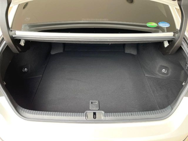 普段のお買い物や通勤、送迎等に十分な荷室スペースを確保しております。